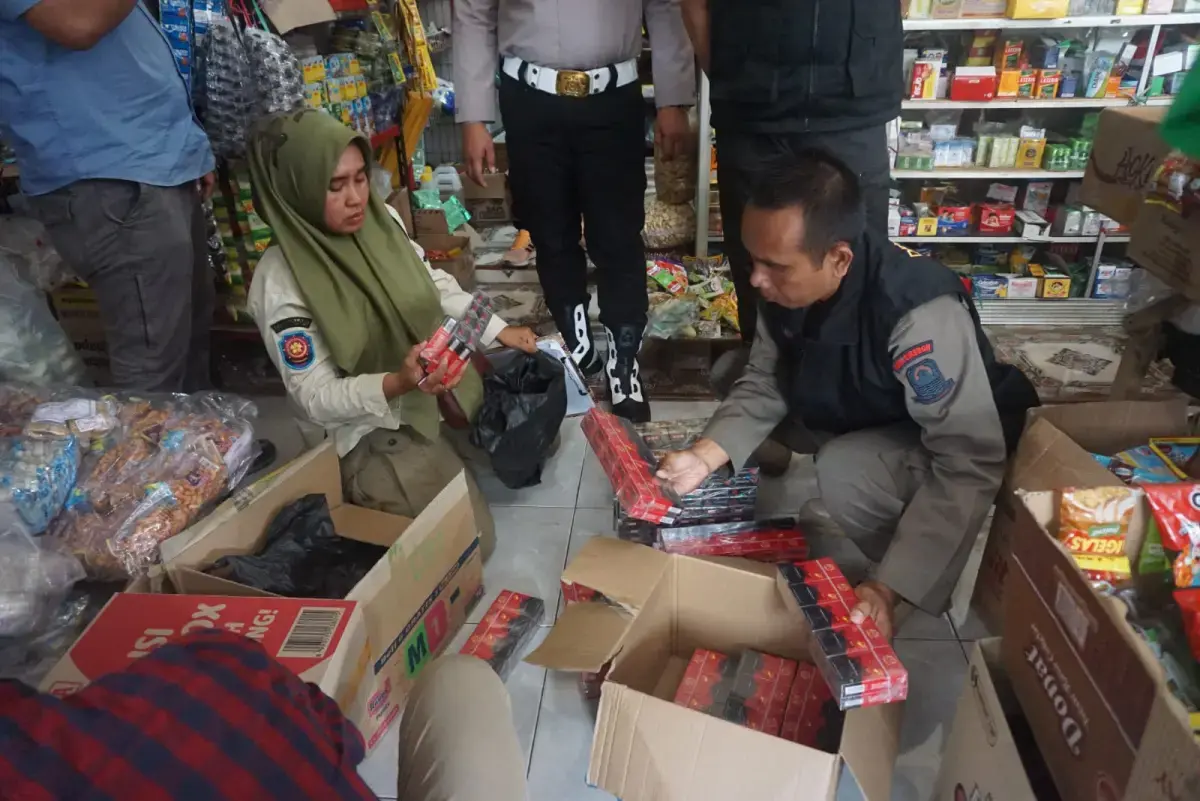 Pemkab Cirebon, Gencar Operasi Terpadu Tekan Peredaran Rokok Ilegal Pemkab Cirebon, Gencar Operasi Terpadu Tekan Peredaran Rokok Ilegal
