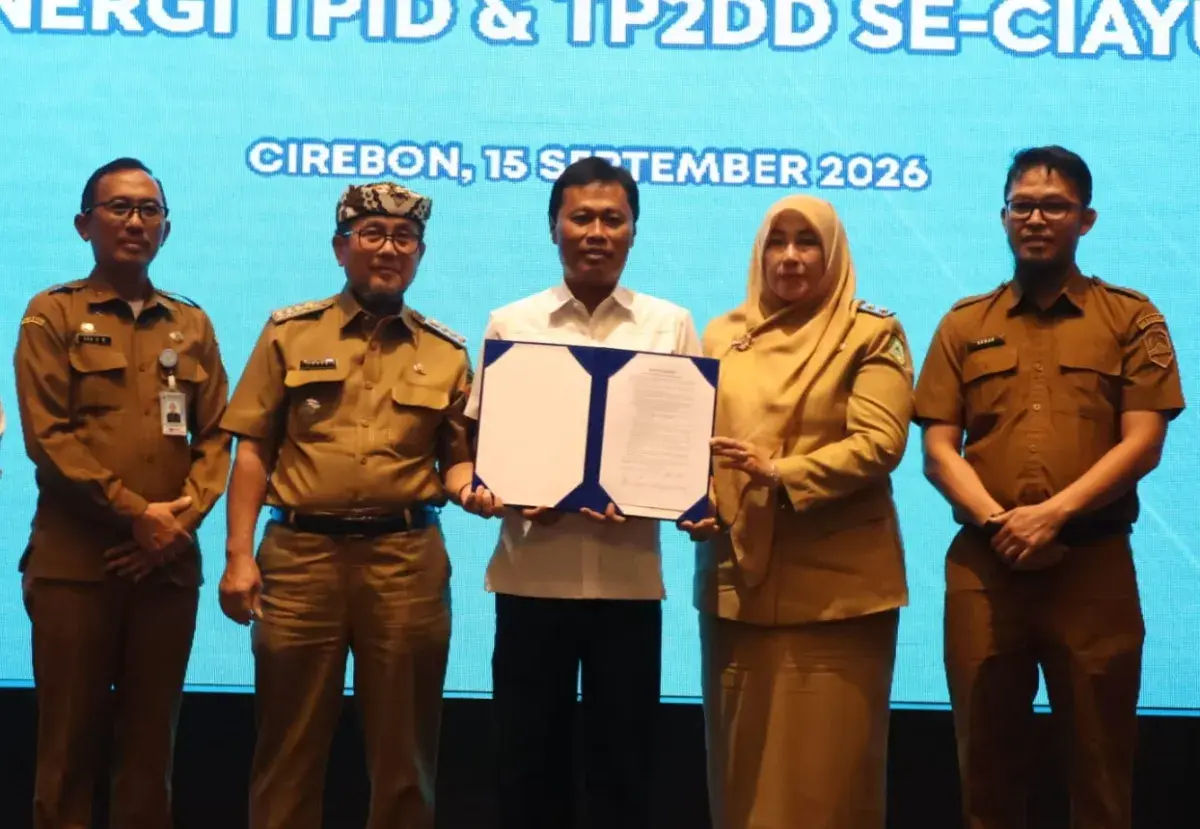 Caption : Bupati Cirebon Imron, menghadiri High Level Meeting (HLM) Tim Pengendalian Inflasi Daerah (TPID) dan Tim Percepatan dan Perluasan Digitalisasi Daerah (TP2DD) se-Ciayumajakuning Tahun 2026.