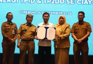 Caption : Bupati Cirebon Imron, menghadiri High Level Meeting (HLM) Tim Pengendalian Inflasi Daerah (TPID) dan Tim Percepatan dan Perluasan Digitalisasi Daerah (TP2DD) se-Ciayumajakuning Tahun 2026.