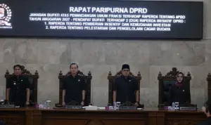 Caption : Wakil Bupati Cirebon Agus Kurniawan Budiman membacakan Pengantar Nota Keuangan Rancangan Perubahan Anggaran Pendapatan dan Belanja Daerah Tahun Anggaran (APBD TA) 2026